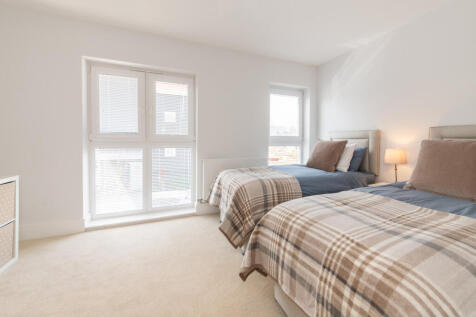 Maine Street, Reading, RG2