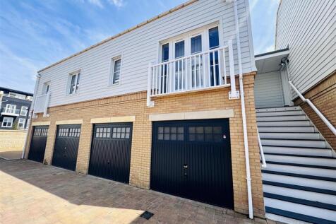 Maine Street, Green Park Village, Reading